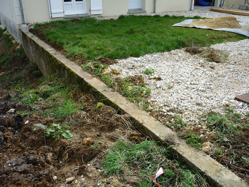 Création d`une entrée de maison en béton désactivé