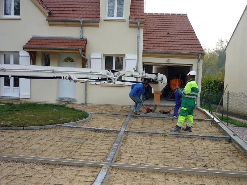 Création d`une entrée de maison en béton désactivé