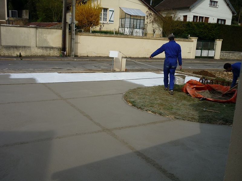 Création d`une entrée de maison en béton désactivé