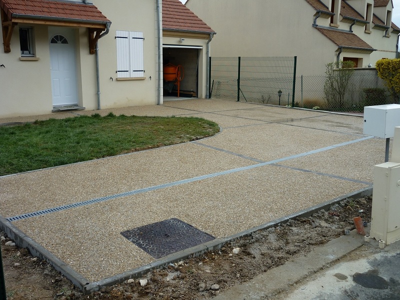 Création d`une entrée de maison en béton désactivé