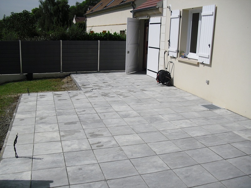 réalisation d`une terrasse en carrelage exterieur